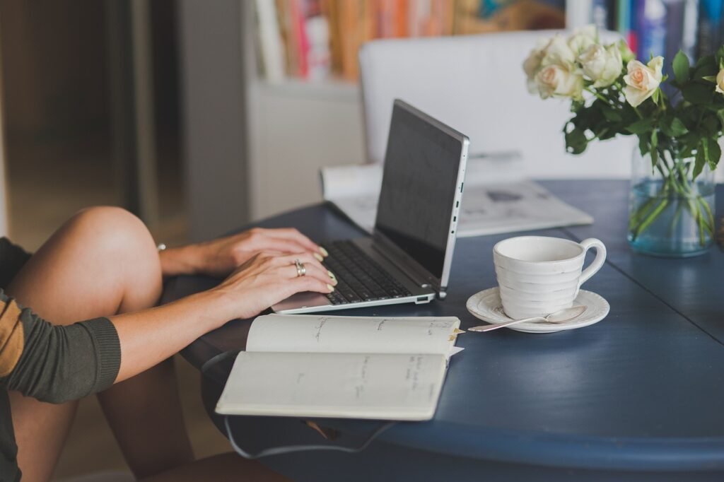 Student using free and easy online resources to learn Spanish from home. Learn Spanish online is simple when you have free and easy tools at your fingertips.